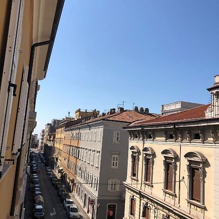 Le Maldobrie Lägenhet Trieste Exteriör bild